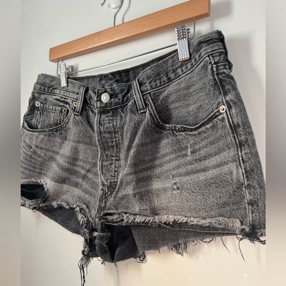 Distressed Levi High Waisted 501 Shorts - Picture 3 of 8